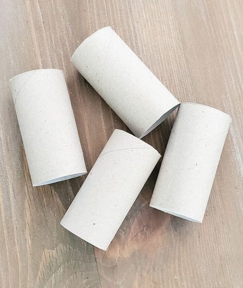 I had a few toilet paper rolls ready for the recycling bin, when an idea came to me! Why not use them to create something useful. napkin rings it is! I'm going to show you how I used toilet paper rolls, mod podge, and paper napkins to create super easy napkin rings! I used basic toilet paper rolls. I decided to cut straight down the roll before dividing the roll into two pieces. I then cut the rolls into two rings. I found these paper napkins locally; and decided to use them fo… Diy Napkin Rings Wedding, Diy Christmas Napkins, Diy Napkin Holder, Diy Napkin Rings, Easter Napkins Rings, Paper Napkin Rings, Napkin Holder Rings, Napkin Rings Diy, Napkin Rings Wedding