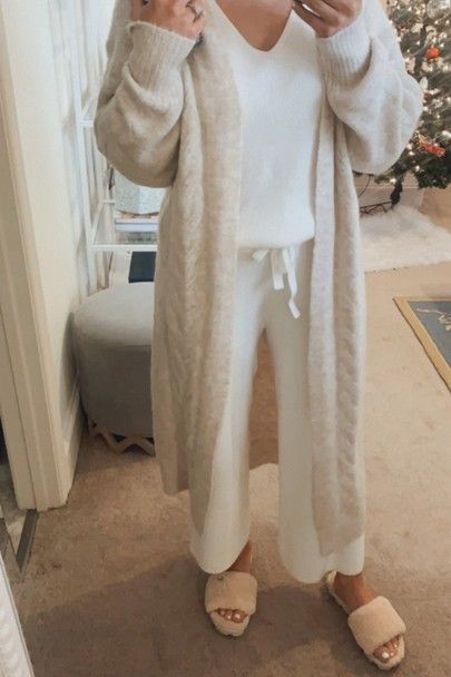 Cute House Clothes, Winter Going Home Outfit Mom, Going Home Outfit For Mom Winter, Fall Pyjamas, Pyjamas Aesthetic Winter, White Comfy Outfit, Classy Loungewear Outfit, Pyjamas Cozy, Lazy Comfy Outfits