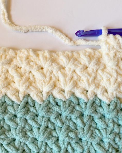 Amigurumi Patterns, Bernat Blanket Patterns, Amanda Crochets, Chunky Crochet Baby Blanket, Bulky Yarn Crochet, Bernat Baby Blanket Yarn, Daisy Farm, Crochet Throw Pattern, Bernat Yarn