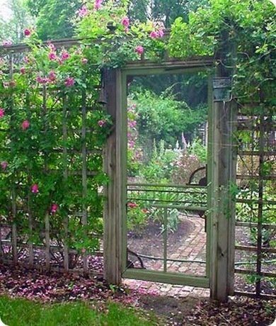 Open Gate, Old Screen Doors, Flowers Growing, Upcycle Garden, Unique Garden, घर की सजावट, Garden Doors, Garden Gate, Garden Fencing