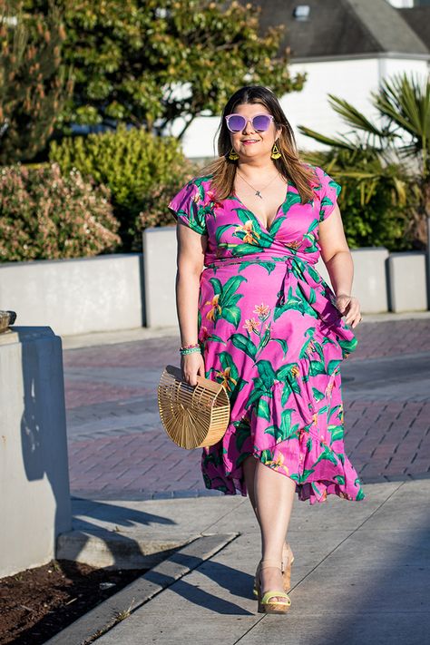 Tropical Vibes with this affordable custom dress from Eshakti #Psfashion #Plussize #plussizeblogger #PSOOTD Plus Size Tips, Tropical Outfit, Moda Floral, Winter Typ, Plus Size Fashion Tips, Trendy Plus Size Fashion, Plus Size Summer Outfit, Modelos Plus Size, Custom Dress