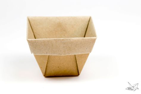 Learn how to fold two different versions of this Tapered Origami Box. The 1st is plain, 2nd looks like a plant pot, with a thick rim at the top. Origami Plant, Kawaii Origami, Origami Kutu, Origami Vase, Origami Bowl, Paper Kawaii, Box Origami, Box Folding, Origami Star Box