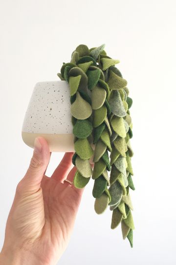 FREE PROJECTS – The Handmade Florist Dry Floral Foam, Kerajinan Diy, Cute Table, Felt Succulents, Felt Flowers Diy, Felt Sheets, Felt Diy, Felt Fabric, Flower Tutorial