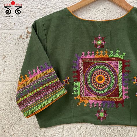 Lambani Embroidery Blouse, Kutchi Work Blouse, Lambani Embroidery, Kachi Work, Kutchi Work, Handwork Blouse, Simple Hand Embroidery Patterns, Embroidered Blouses, Kutch Work Designs