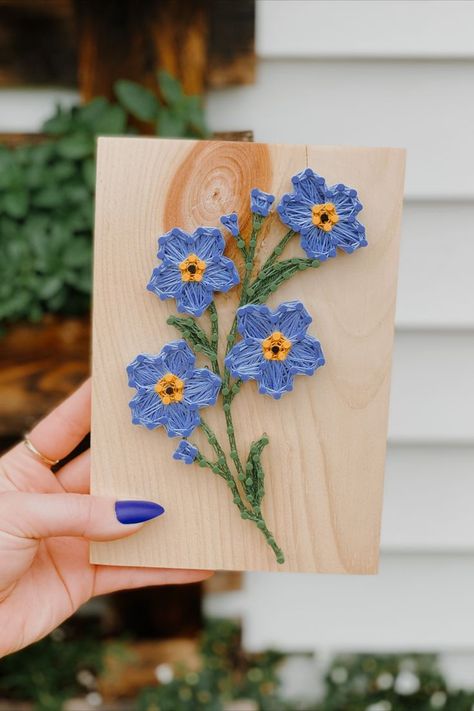 Handcrafted custom forget-me-not flowers string art by Knot Really Art. 🌼 Created using supplies from Michaels Craft Store and stained with Minwax. Get crafty yourself with our DIY options, or get a custom piece like this on knotreallyart.com Subscribe to our emails to get more creative inspiration and DIY kit options. Designs are creative property of Knot Really Art. Hilograma Ideas, فن الرسم بالمسامير, Hand Kunst, Printable String Art Patterns, String Art Templates, String Wall Art, Nail String Art, Michaels Craft, Embroidery Hoop Wall Art