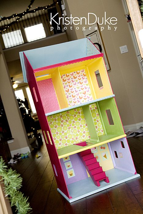 Check out this Dollhouse! Reminds me of my childhood. One year for Christmas my dad built me the most awesome miniture doll house ever! That year my sister got the Barbie magical mansion, cause Barbies were her thing. I so wish I still had that doll house dad built so I could pass it along to my girls. Love the modern, and fun colors used in this doll house. Act Normal, Diy Barbie House, Dollhouse Projects, Barbie Doll House, Barbie House, My Childhood, Doll Houses, Miniture Things, Doll Furniture