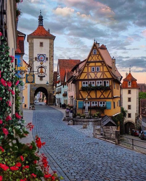 Rothenburg Germany, Rothenburg Ob Der Tauber, Visit Germany, Beaux Villages, Europe Travel Destinations, Beautiful Places To Travel, Beautiful Buildings, Beautiful Places To Visit, Pretty Places