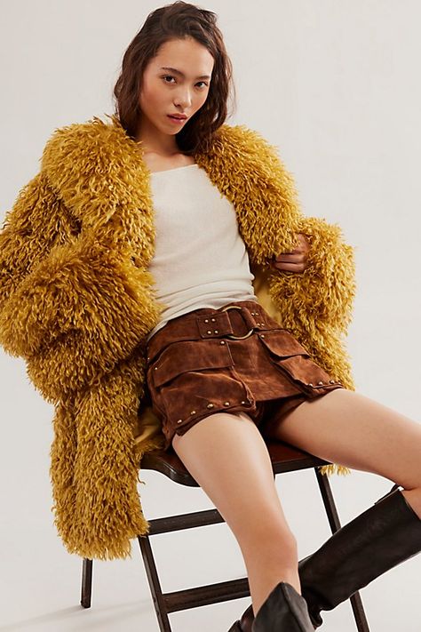 Fur Jacket Women, Zara Looks, Coat Autumn, White Slip Dress, Chic Coat, Textured Jacket, Skirt Trends, Runway Trends, Evening Outfits