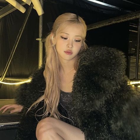 Blackpink Rosé Face, Rosé Blackpink Pfp, Rosé Polaroid, Rosé Icons Aesthetic, Rosé Blackpink Black, Rosé Aesthetic Blackpink, Rosé Lq Icons, Blackpink Rosé Icons, Rosé Pfp