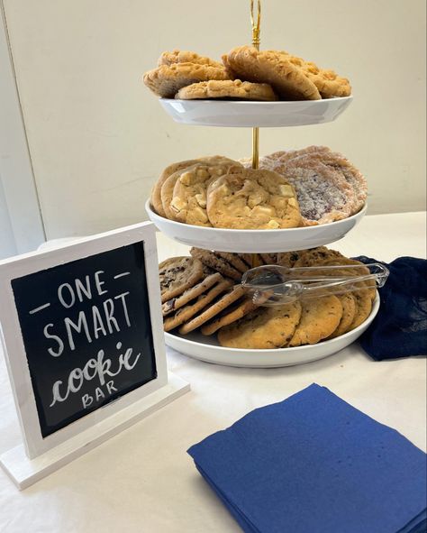 She's One Smart Cookie Bar, Shes One Smart Cookie Graduation Party, Grad Party Inspo Food, Cute Graduation Desserts, Graduation Cookie Bar Display, Grad Party Cookie Table, Cookie Display For Party, Graduation Party Ideas Desserts, Desert Bar Ideas For Graduation