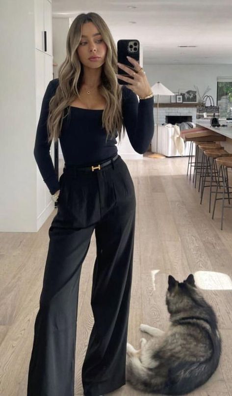 Ultimate Guide to Business Casual for Women in 2023 Interview Women Hair, Office Simple Outfits Women, Work Outfits Women All Black, Outfits To Wear To The Office, Work Outfits Women Chic, Cute Business Suits For Women, Bodysuit Business Casual, Modern Business Women Fashion, Press Event Outfit