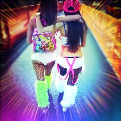 Rave besties Neon Clothing, Edm Party, Dubstep Music, Techno Party, Dive Bars, Rave Style, Rave Girls, Edm Girls, Neon Outfits