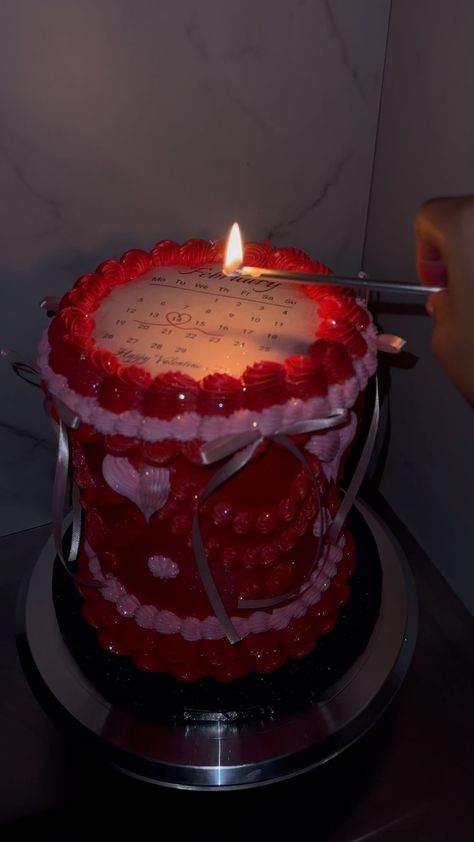 Heyyyy guys back with a highly requested video! A lot of my fellow cakers were in my dm asking for tutorials and tips on the burn away cake… | Instagram Burn Cake Birthday, Burn Away Cake Tutorial, Burn Away Cake, Burn Cake, From Scratch Desserts, Scratch Desserts, Birth Cakes, 22nd Bday, 19th Birthday Cakes