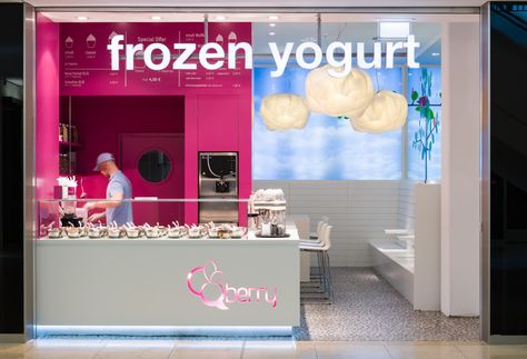 Q-berry Frozen Yogurt Shop Berlin by fl!nk.architekten | fl!nk ... Juice Bar Interior, Waffle Shop, Fruit And Yogurt Parfait, Ice Cream Menu, Bakery Display Case, Mini Cafe, Yogurt Pops, Bakery Interior, Gelato Ice Cream