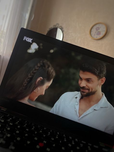 Turkish Shows Aesthetic, Turkish Drama Aesthetic, Turkish Series Aesthetic, Turkish Tv Shows, Turkish Shows, Coffee Love Quotes, Turkish Dramas, Celebrity Casual Outfits, Couples Kissing