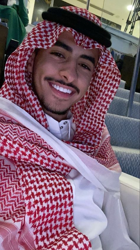 Handsome Arab Men Dubai, Arab Boyfriend, Khaleeji Men, Saudi Arabia Women, Saudi Man, Arab Boys, Saudi Men, Arab Men Fashion, Handsome Arab Men