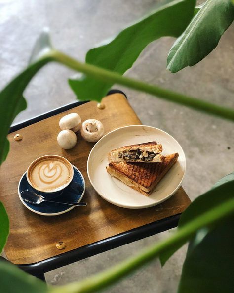 Street Food Ideas, Korean Dessert Cafe, Brunch Cafe, Coffee Shop Photography, Breakfast Cafe, Food Photoshoot, Coffee Shop Logo, Coffee Shop Aesthetic, Restaurant Photography