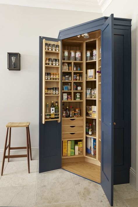 Desain Pantry Dapur, Organiser Cucina, Sage Kitchen, Desain Pantry, Corner Pantry, Kabinet Dapur, Kitchen Pantry Design, New Kitchen Cabinets, Pantry Design