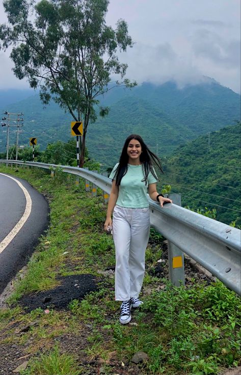 Mansoon Outfit Women, Hill Station Outfit Ideas Summer, Dehradun Photography Poses, Tshirt And Jeans Photoshoot Ideas, Hills Station Photography Poses, Mumbai Fashion Outfits, Standing Poses In Jeans Top, Poses In Hill Station, Hillstation Outfits