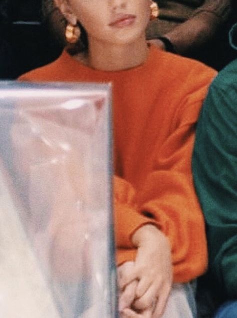 Trier, Orange Oversized Sweater Outfit, Orange Jumper Outfit Winter, Burnt Orange Summer Outfit, Orange Accent Outfit, Orange Sweater Aesthetic, Dark Orange Outfit, Orange Aesthetic Clothes, Burnt Orange Clothes
