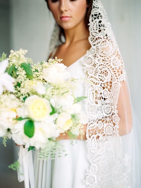 The dreamiest crochet veil: Photography: Chelsea Q. White Photography - www.chelseaqwhite.com Regional, Bridal Viels, Crochet Veil, Organic Minimalism, Nontraditional Bride, White Sparrow, Carol Hannah, Beautiful Veil, Editorial Shoot