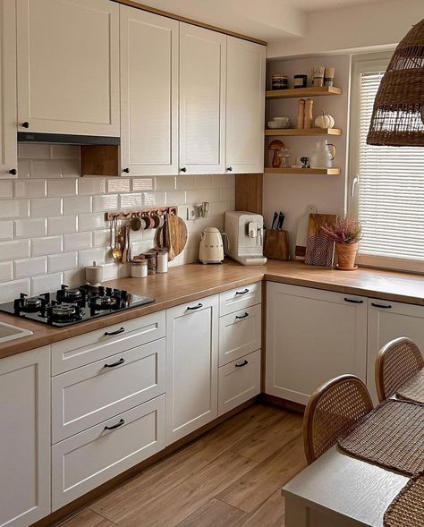 This kitchen has a white color scheme that is able to make the kitchen look bright and clean. Then, it is added with the brown wood color for a warm impression and not to make the decoration look boring. Bright Neutral Color Scheme from @mycozyhomely Reka Bentuk Dapur, تصميم للمنزل العصري, Small Kitchen Decor, Scandinavian Kitchen, Hus Inspiration, Kitchen Inspiration Design, Jewellery Necklace, Kitchen Trends, Apartment Kitchen