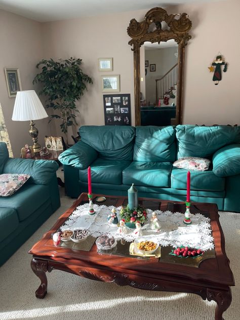 Grandmas House Nostalgia, Cozy Grandma Aesthetic, Grandma’s House, Deja Core, Grandma House Aesthetic, Old Lady House, Grandmas House Aesthetic, Grandma Decor, Grandma House