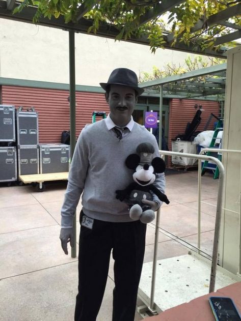 Disney Employees Go All Out for Halloween Walt Disney Costume, Disney Costume, Walter Elias Disney, Disney World Characters, Disney Halloween Costumes, Disney Costumes, Work Today, Disney Halloween, Halloween Costume