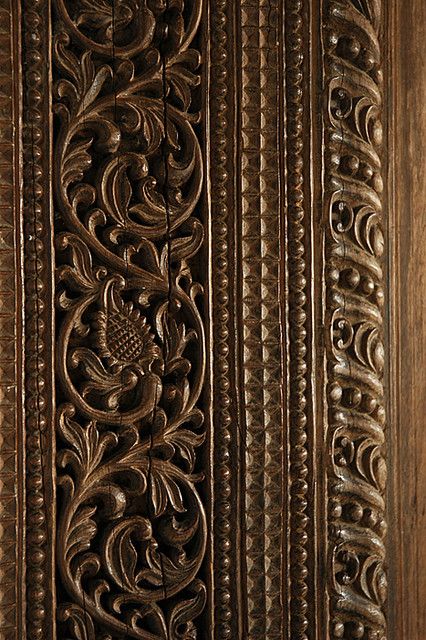 Ancient Wood Carving-0085 | Lankathilaka R.M.V Kandy | Flickr Croquis, Wooden Carving Design, Ornamental Wood Carving, Modern Home Entrance, Wooden Door Designs, Wooden Bedroom Furniture Sets, Medieval Pattern, Traditional Front Doors, Wall Carvings