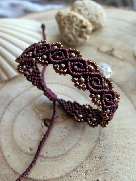 Intricate Jewelry, Macrame Jewelry Tutorial, Bohemian Macrame, Macrame Bracelet Diy, Macrame Bracelet Tutorial, Bracelet Crochet, Macrame Bracelet Patterns, Bohemian Bracelet, Diy Bracelet Designs