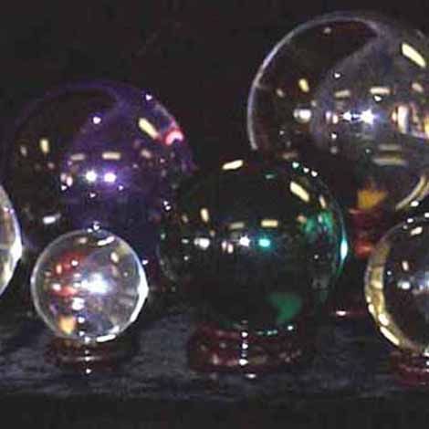 Crystal balls have been used for at least four thousand years for divination. The art of gaining information for looking into crystal is called “scrying.” Most people associate a gypsy reading crystal ball as a symbol of mystical power. Other people may remember the scene in the Wizard of Oz movie showing the witch watching… Read more Psychic Reading Aesthetic, Psychic Images, Crystal Ball Aesthetic, Psychic Aesthetic, Bobby Singer, Catty Noir, Mazzy Star, Crystal Balls, The Addams Family