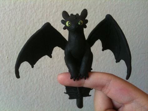 Figurine, Fimo, Toothless And Stitch, Light Fury, Polymer Clay Dragon, Dragon Crafts, Httyd Dragons, Dragon Birthday, Clay Dragon