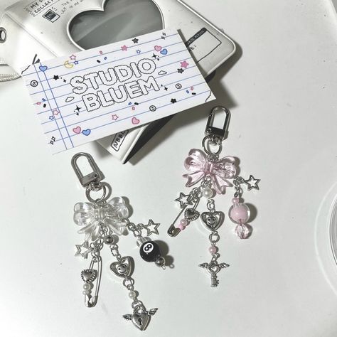 Toploader Keychain, Keyring Kpop, Diy Beaded Rings, Strap Phone, Diy Jewelry Unique, Pola Gelang, Bead Charms Diy, Seni Origami, Phone Charms