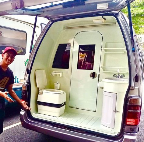 Toyota Hi Ace Camper, Toyota Van Camper, Mini Caravan Diy, Van Life Toilet Ideas, Hi Ace Camper, Camping Car Design, Car Camper Ideas, Living Van Ideas, Interior Van Designs