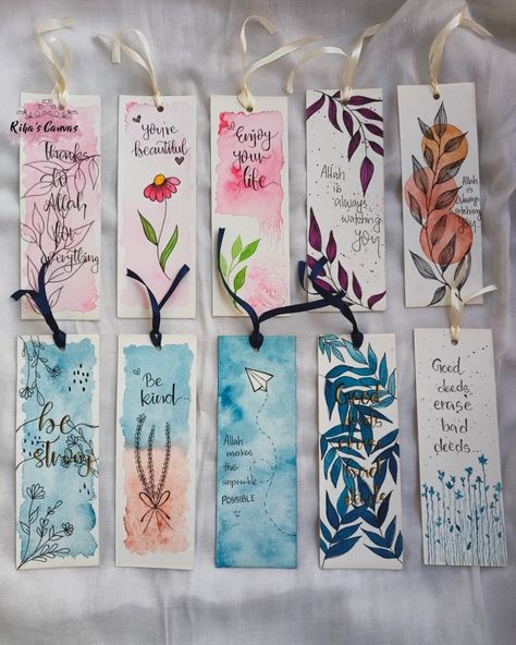 Book Mark Ideas Watercolor, Paper Bookmark Ideas, Cute Book Marks Aesthetic, Homemade Bookmarks Diy, Book Mark Ideas Aesthetic, Aesthetic Book Mark Ideas, How To Make Bookmarks Diy, Bookmarks Ideas Aesthetic, Book Mark Aesthetic