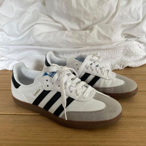 Adidas Classic Shoes, Samba Shoes, Addidas Shoes, Sneaker Outfits Women, Adidas Sneakers Women, Adidas Classic, Kicks Shoes, Shoe Wishlist, Aesthetic Shoes