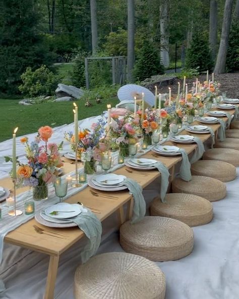 Une Table By Tania | NYC Picnics, tablescapes & flowers on Instagram: "Summer vibes are calling! Book your summer soirées with us and let the celebrations begin! ☀️  *Flowers @unetableflorals  . . .  #summervibes #spring2024 #bridalshowerideas #springflowers #picnicparty #picnicinthepark #summersoiree #picnicideas #loveinbloom #prettypicnic #picnicaesthetic #aesthetic #tablescapes #tablescape #prettyflowers #flowers #lush #outdoordiningnyc #dinnerparty #prettyparty #birthdaypartyathome #girlsnight #setthetable #tablesetting" Outside Party Table Set Up, Summer Garden Table Setting, Park Table Decorations, Outdoor Table Settings Party, Picnic Flower Arrangements, Outdoor Dinner Table Setting, Garden Party Bbq, Big Picnic Party, Floral Backyard Party