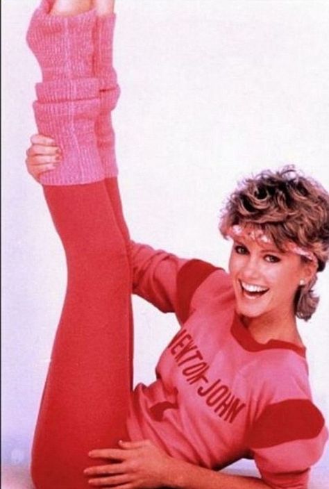 Olivia Newton John's 1981 music video for "Lets Get Physical" leg warmers and lycra became part of every day wear as sales for jazzercise soared and the 80s fitness craze began 80s Workout Clothes, John Farnham, 80s Workout, Musa Fitness, Asthma Symptoms, 80s Kids, Olivia Newton John, Actrices Hollywood, Halloween Disfraces