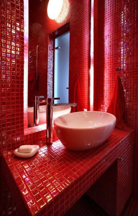 Sizzlin! Red Interior Design, Red Tiles, Red Home Decor, Bathroom Red, Bathroom Themes, Room Tiles, Bathroom Photos, 아파트 인테리어, Red Decor