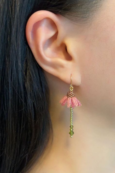 Seed Bead Ball Tutorial, Seed Bead Jewelry Tutorials Earrings, Bee Earrings Diy, Beaded Jewelry Ideas Handmade, Beaded Earring Diy, Bead Earrings Tutorials, Diy Beads Earrings, How To Bead Earrings, Beaded Earring Tutorial