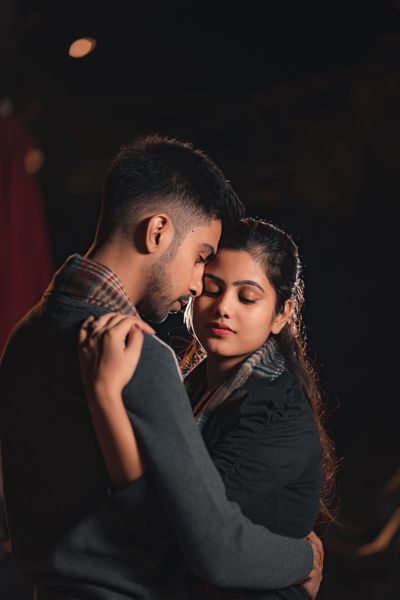 Photo By KMJ Productions - Photographers Prewedding Photoshoot, Wedding Photoshoot Props, Whatsapp Profile, Romantic Couple Images, Editing Lightroom, Pre Wedding Photoshoot Outdoor, Indian Wedding Couple Photography, Romantic Photoshoot, Wedding Photoshoot Poses