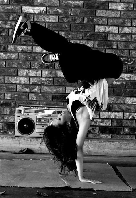 Bboy bgirl invert Poster Tarian, Danza Hip Hop, Baile Hip Hop, Hip Hop Dancer, Chuck Palahniuk, Types Of Dancing, Swing Dancing, Dance Like No One Is Watching, Dance Movement