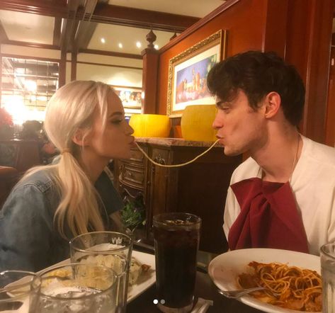 Dove And Thomas, Thomas Doherty, Couple Activities, The Love Club, Cute Couples Photos, Boyfriend Goals, Relationship Goals Pictures, Photo Couple, Dove Cameron