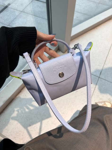 im obessed!I bought two shoulder straps with different lengths.Both look good Longchamp Mini, Longchamp Bag, Cute Love Memes, Shoulder Strap Bag, Cute Handbags, Trendy Bag, Coach Wallet, Pretty Bags, Bag Style