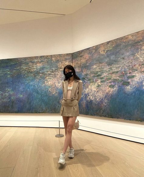 Art Gallery Outfit, Museum Outfit, Museum Photography, Color Coordination, Best Photo Poses, Instagram Pose, Poses For Photos, Oui Oui, Foto Inspiration