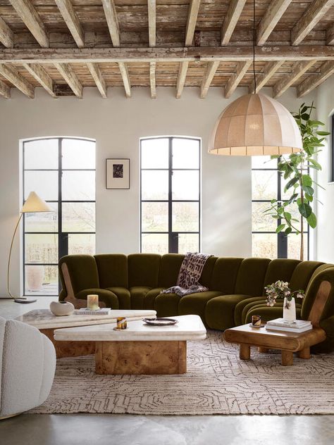 Soho Home Sofa, Round Couches Curved Sofa, Soho House Interiors, Vintage Glam Living Room, Curved Sofa Living Room, Trending Interior Design, Apartment Couch, Curved Couch, House Coastal