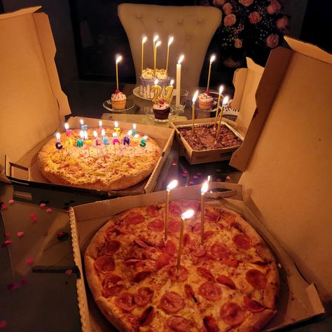 21st birthday party pizza candle aesthetic dim lit party birthday Aesthetic party ideas 18 birthday casual birthday party Essen, Chilled Birthday Ideas, Birthday Pizza Ideas, Small Bday Ideas, Cozy Birthday Ideas, Lowkey Birthday Ideas, 30th Bday Ideas, Birthday Restaurant Ideas, College Birthday Party Ideas