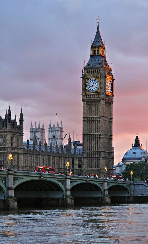 Big Ben at sunset.... | A day in London | Alan Lamb | Flickr Natal, Cool Places In London, Big Ben Aesthetic, London City Photography, Destination Pictures, London Places To Visit, Moon Moodboard, London Life Aesthetic, London Pics