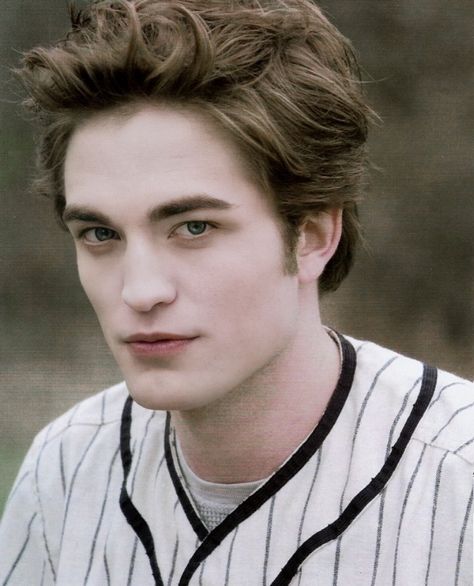 Edward Cullen Photos, Robert Pattinson Edward Cullen, Edward Cullen Icon, Edward Cullen Robert Pattinson, Harry Styles Hair, Vampire Twilight, Robert Pattinson Twilight, Twilight Edward, Robert P