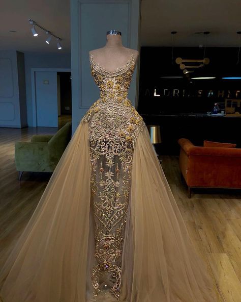 Dress to Empress is full of beautiful and extravagant 💃🏽dresses. FOLLOW MY BOARD for more sparkles and fashion!✨👑 Kampot, Detachable Prom Dress, Evening Gowns Lace, Sequins Prom Dress, Gold Prom, 2021 Prom Dresses, Gold Prom Dresses, Lace Evening Gowns, Sequin Prom Dress